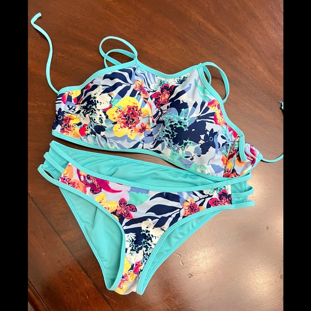 ⭕️ Swim Suit. Bikini & top